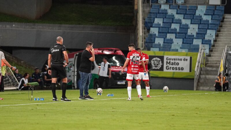 Barroca não gosta do jogo coletivo do CRB em Cuiabá e espera ajustar a defesa