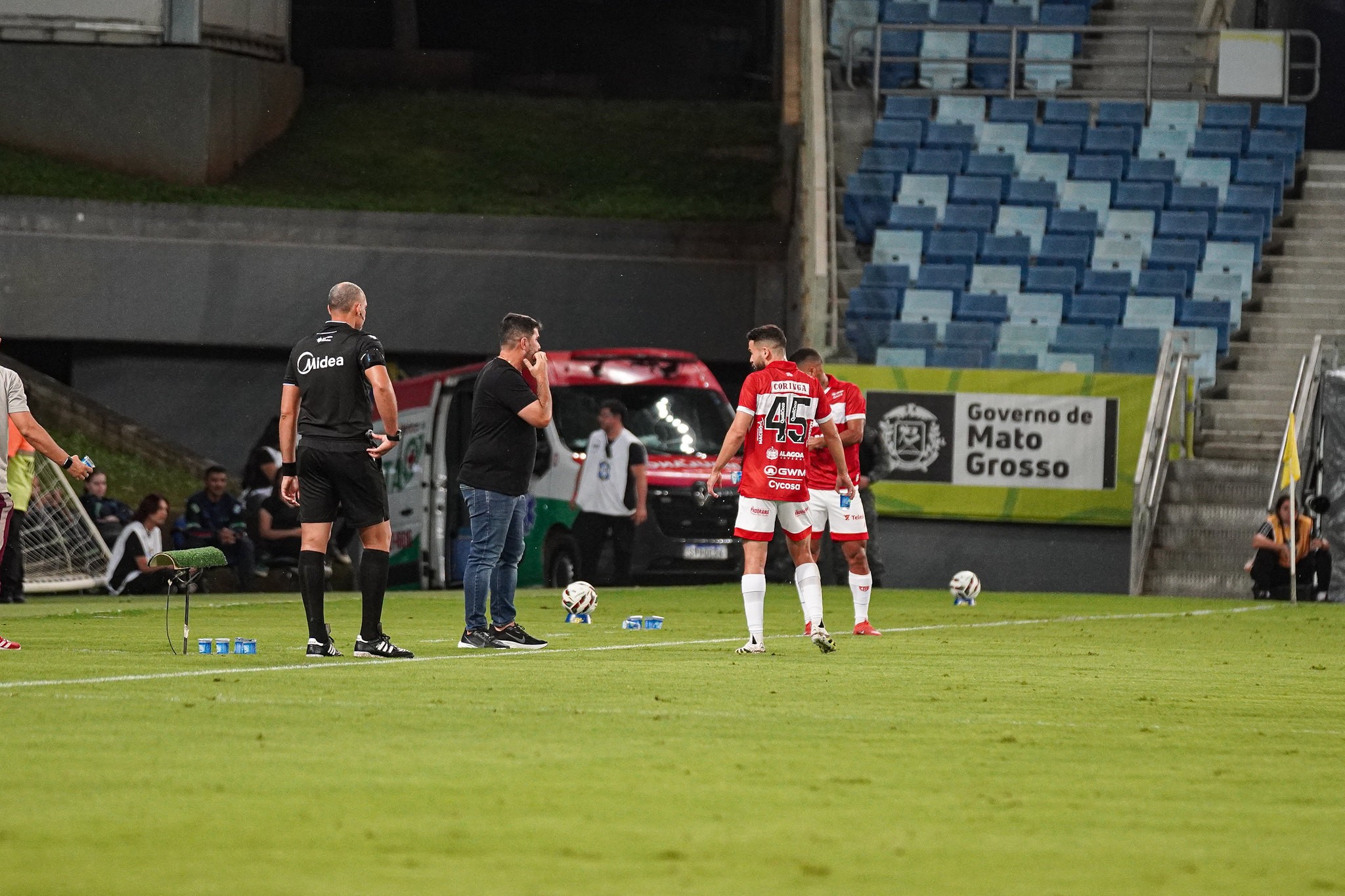 Barroca não gosta do jogo coletivo do CRB em Cuiabá e espera ajustar a defesa