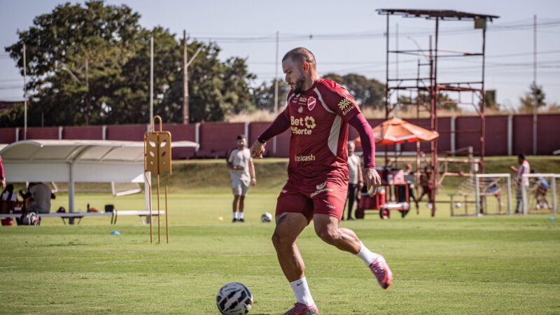 André Luís celebra fim do jejum de gols e exalta momento do Vila Nova: “Muito positivo”