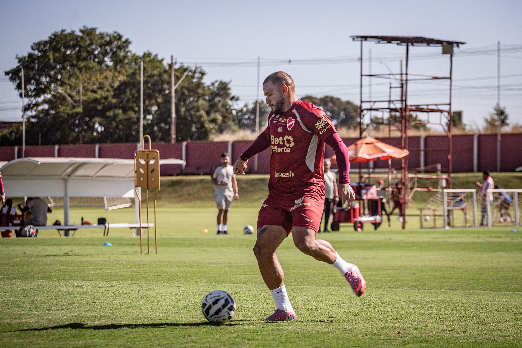 André Luís celebra fim do jejum de gols e exalta momento do Vila Nova: “Muito positivo”