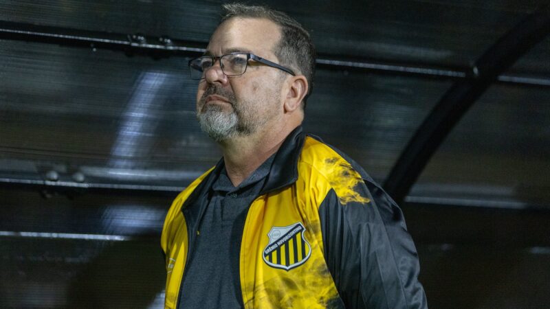 Enderson lamenta falha da barreira, cita desgaste e vê Novorizontino “no caminho certo”