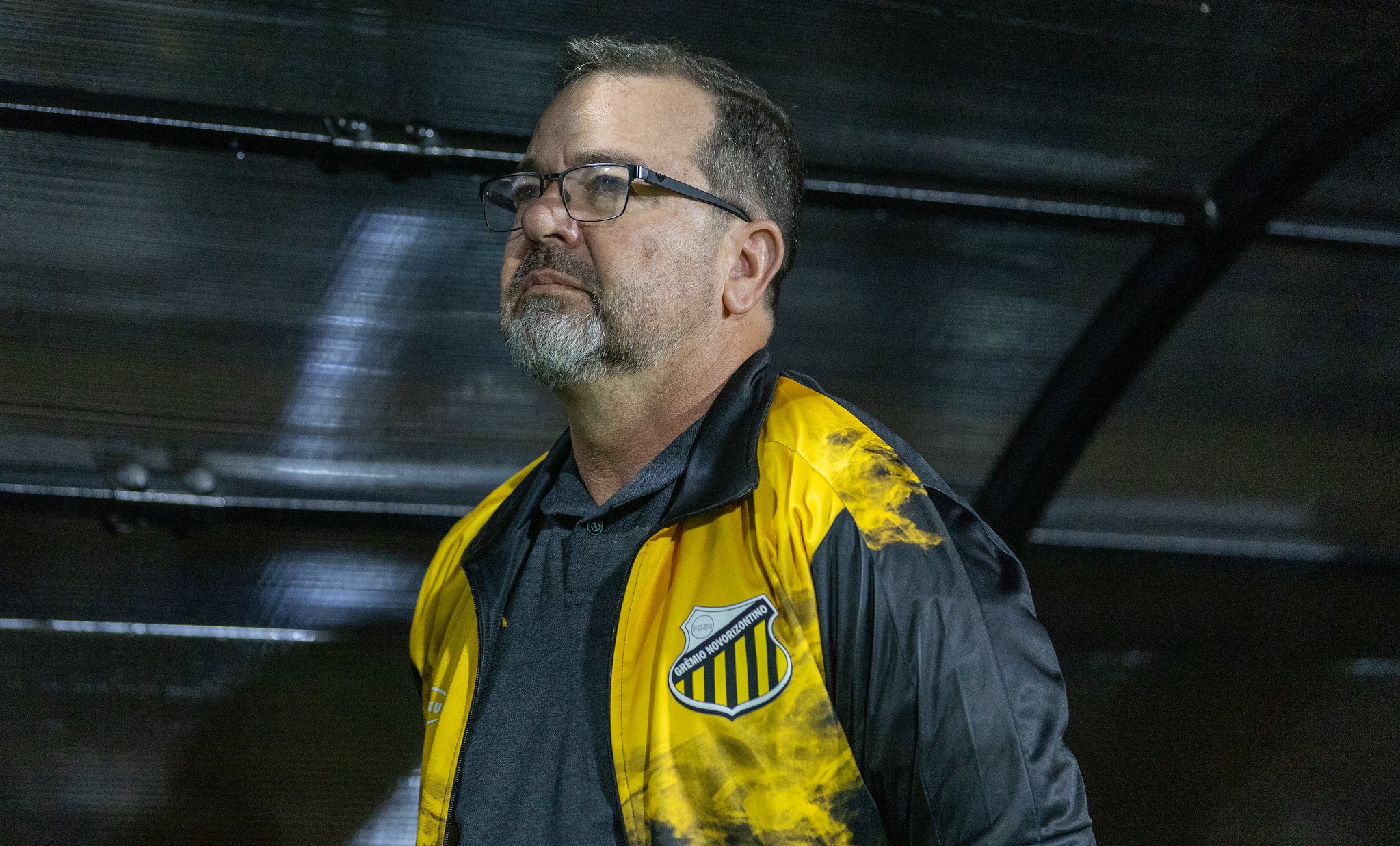 Enderson lamenta falha da barreira, cita desgaste e vê Novorizontino “no caminho certo”