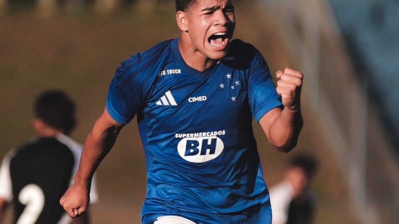 Com dois de Thaylon, Cruzeiro bate Corinthians de virada no Brasileirão Sub-17