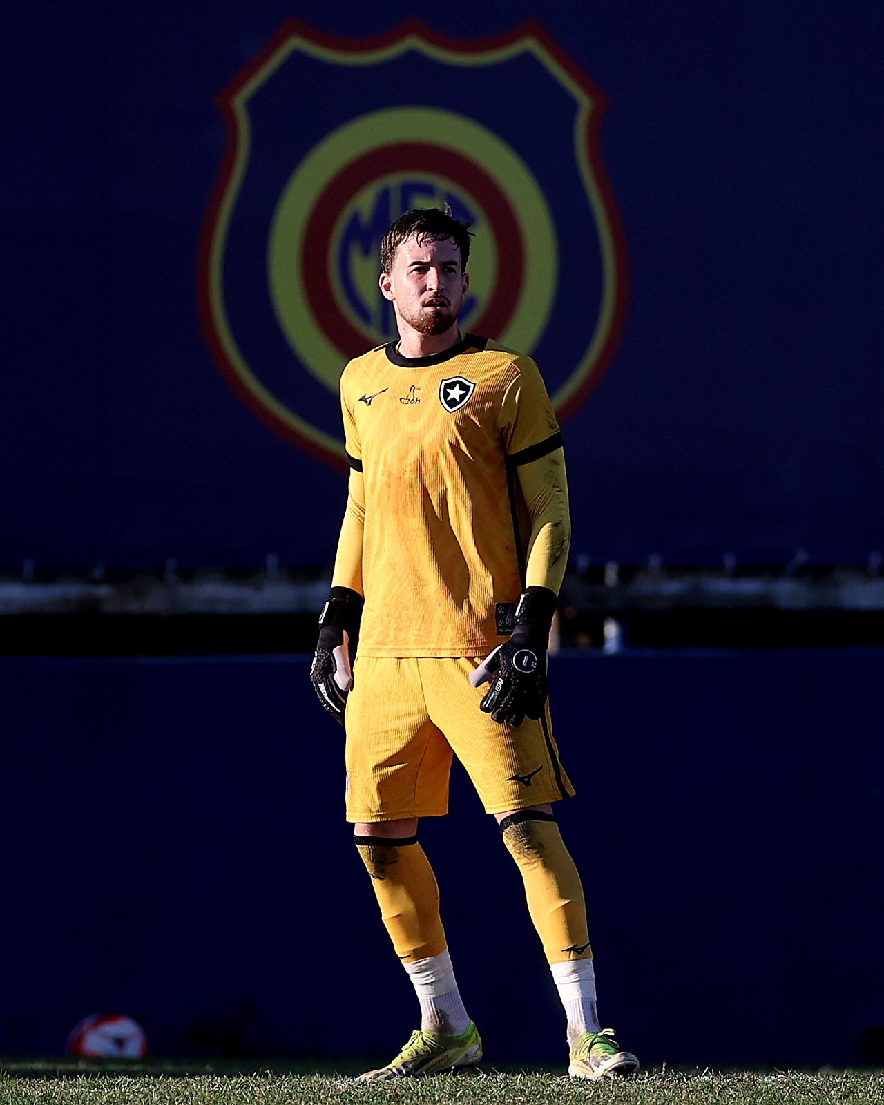 Goleiro do sub-20, Cleber Lucas se destaca e é integrado ao profissional do Botafogo