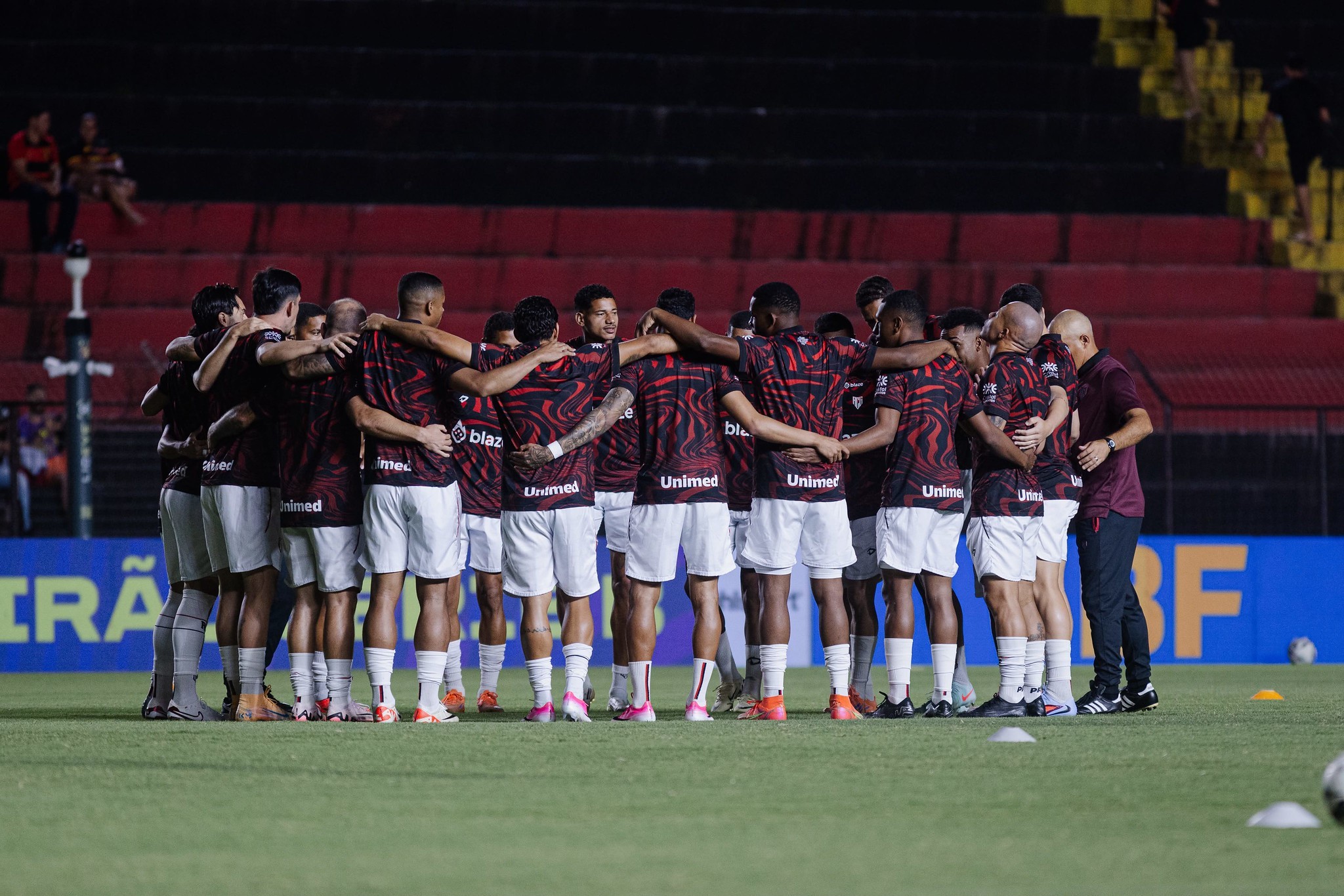 Atlético-GO terá retornos e baixa no meio para enfrentar a Ponte Preta