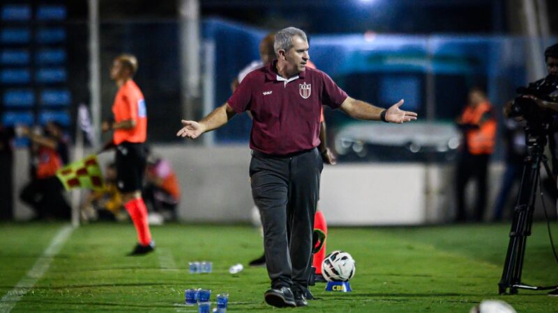 Três zagueiros e confiança em alta: Tencati destaca reação do Botafogo-SP na Série B