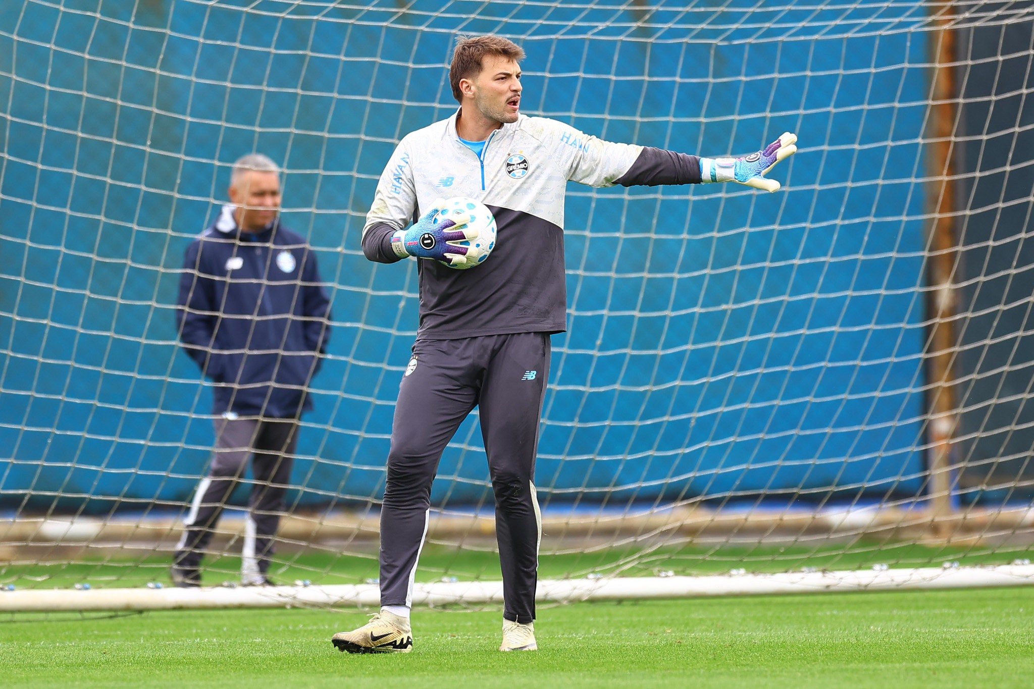 Com Weverton na Copa, goleiro voltará a jogar pelo Grêmio após cinco meses