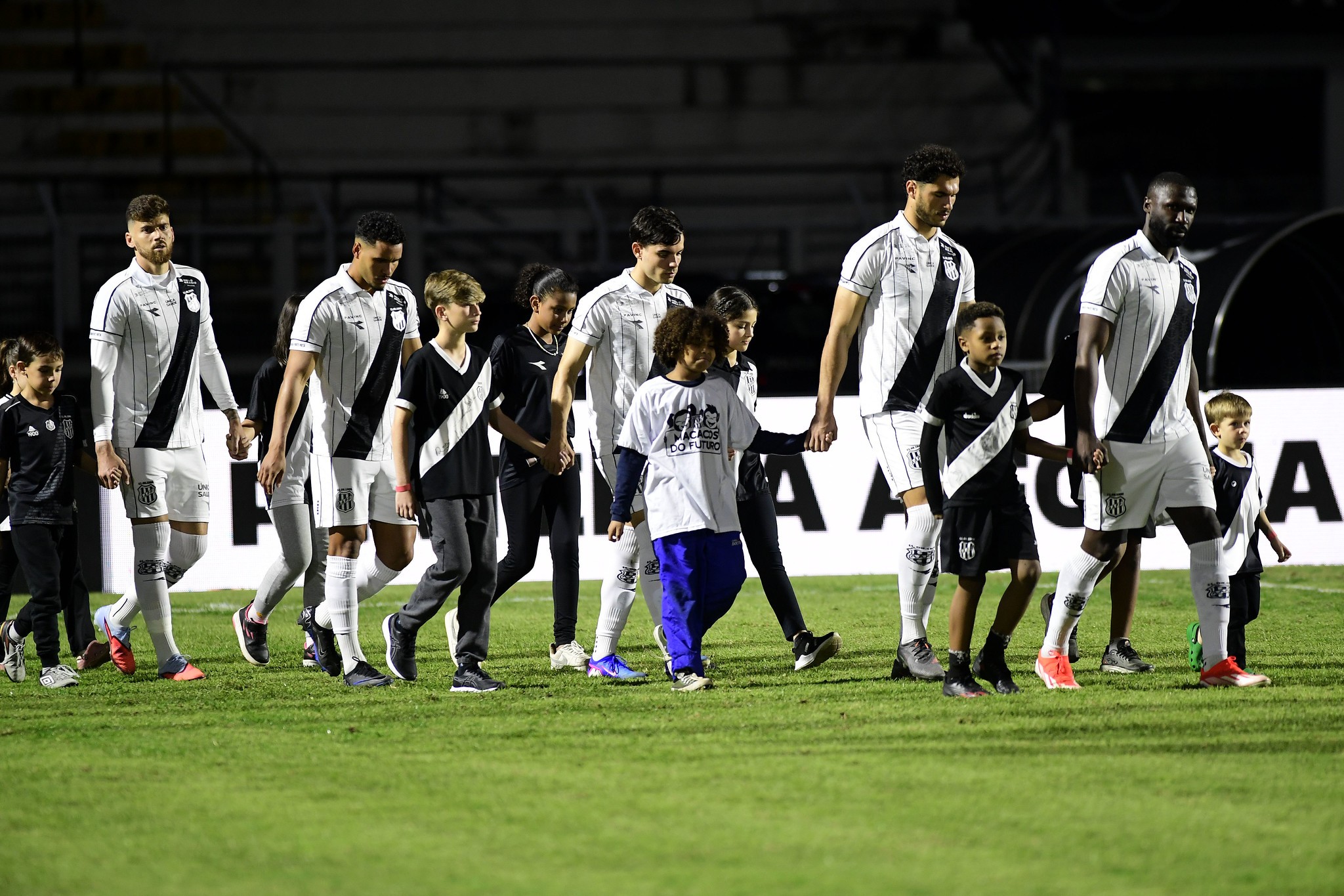 Atuações da Ponte: expulsão cedo e lambança em gol comprometem; dê suas notas