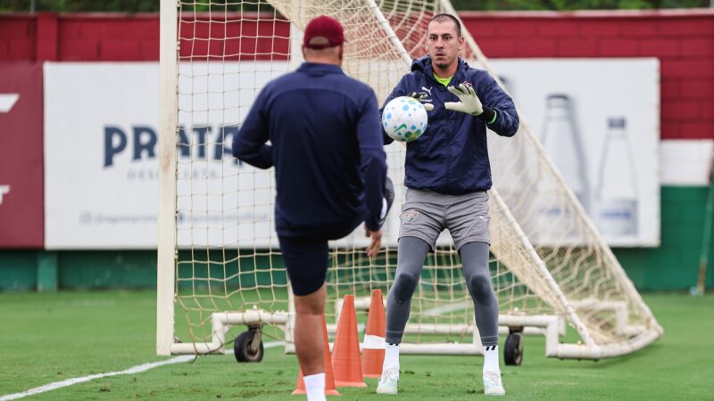 Vitor Eudes, do Fluminense, é internado e ficará afastado por tempo indeterminado