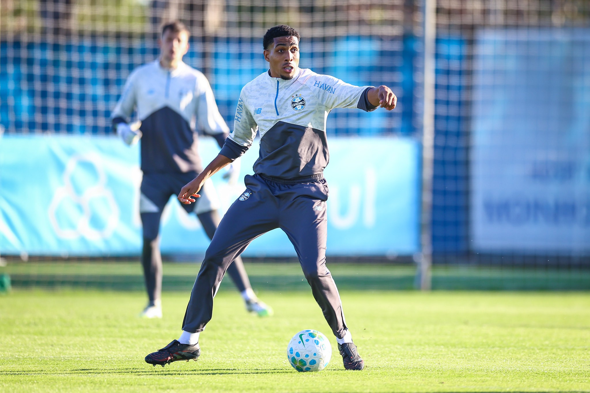 Saiba os detalhes de como joga e quem é Wallace, aposta do Grêmio para a zaga