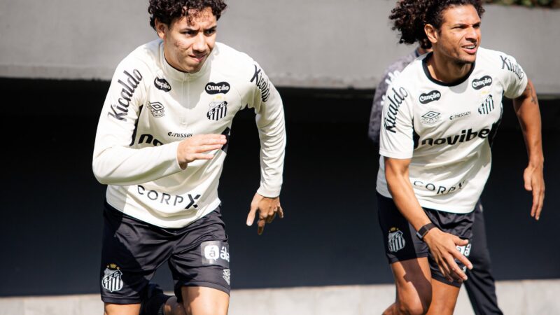 Santos faz treino físico no CT Rei Pelé; Willian Arão e Gabriel Bontempo trabalham no gramado