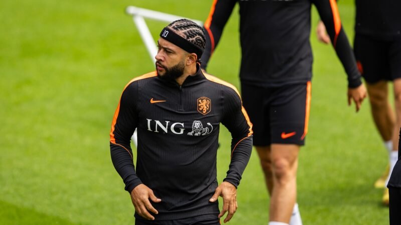 Técnico da Holanda é pessimista com Memphis Depay titular na estreia: “Não acho que esteja 100%”