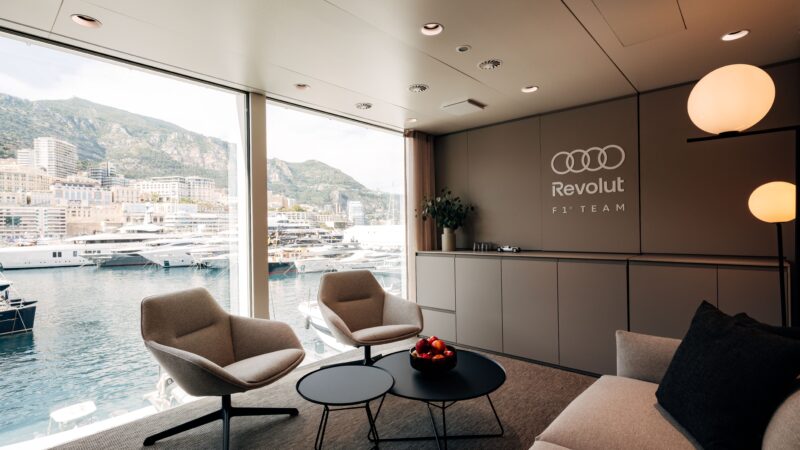 Nova “casa” da Audi de Bortoleto é atração no paddock da F1 em Mônaco