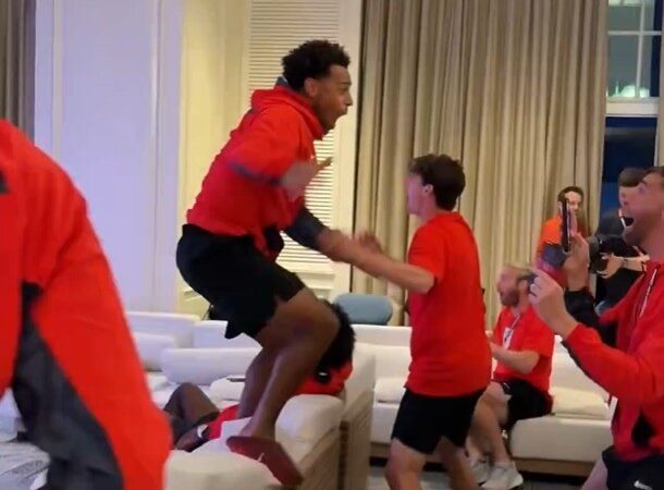 Jogadores do EUA “enlouquecem” com cesta no último segundo na final da NBA