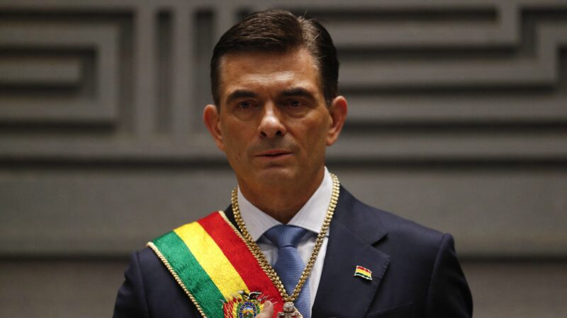 Presidente da Bolívia decreta estado de emergência após 50 dias de protestos