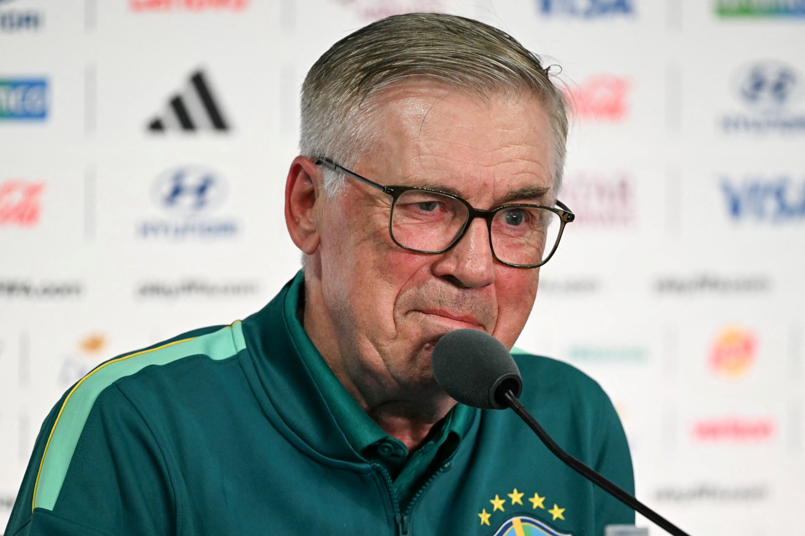 Poliglota, Ancelotti fala cinco idiomas em entrevista na véspera de estreia na Copa