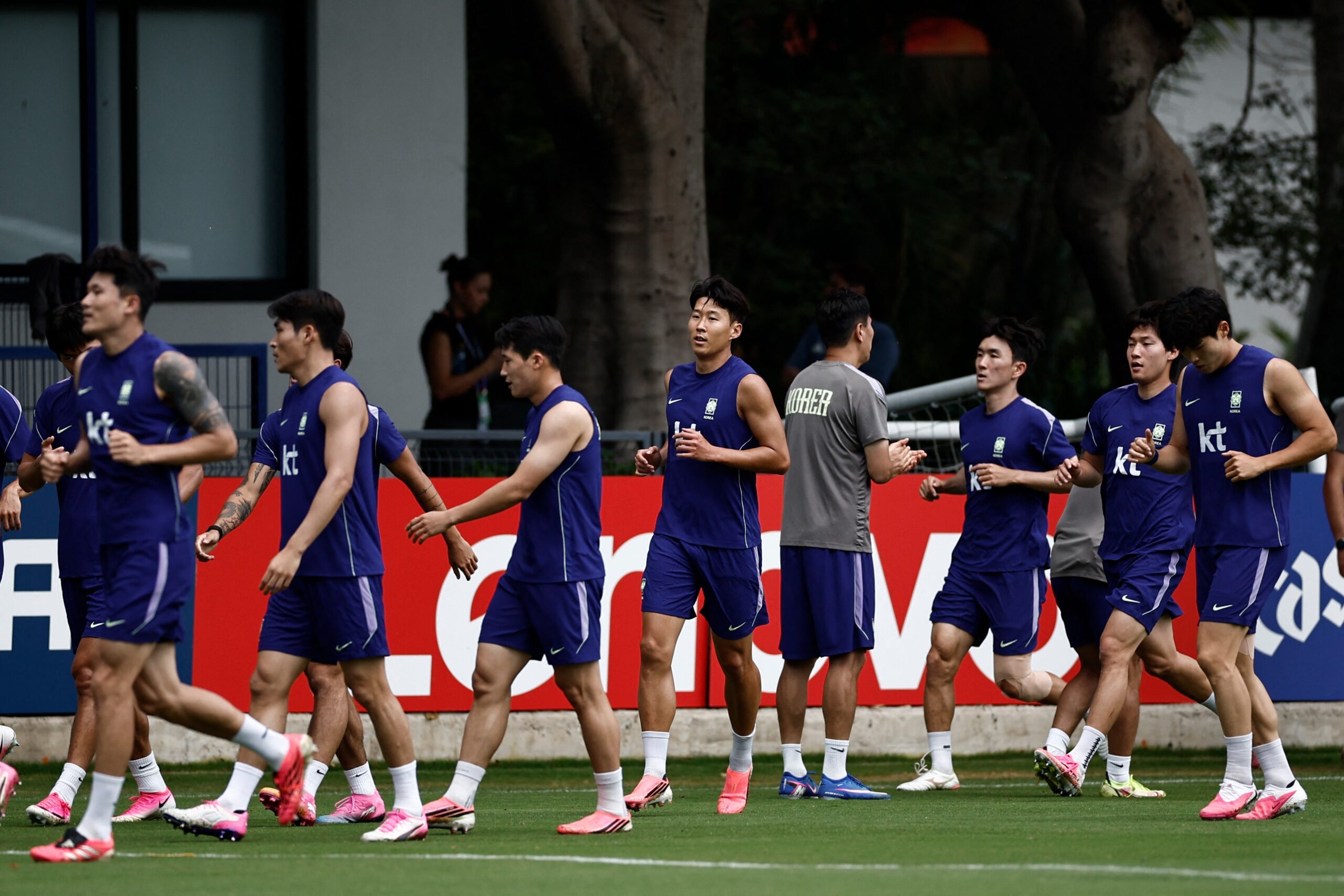 Drone sobrevoa treino da Coreia do Sul no México e é derrubado pelas autoridades