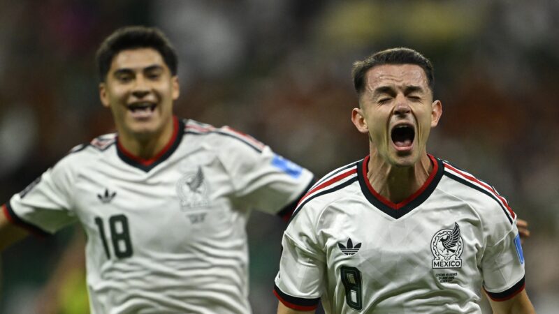 Anfitrião da Copa, México vence os três jogos da fase de grupos e avança em primeiro lugar