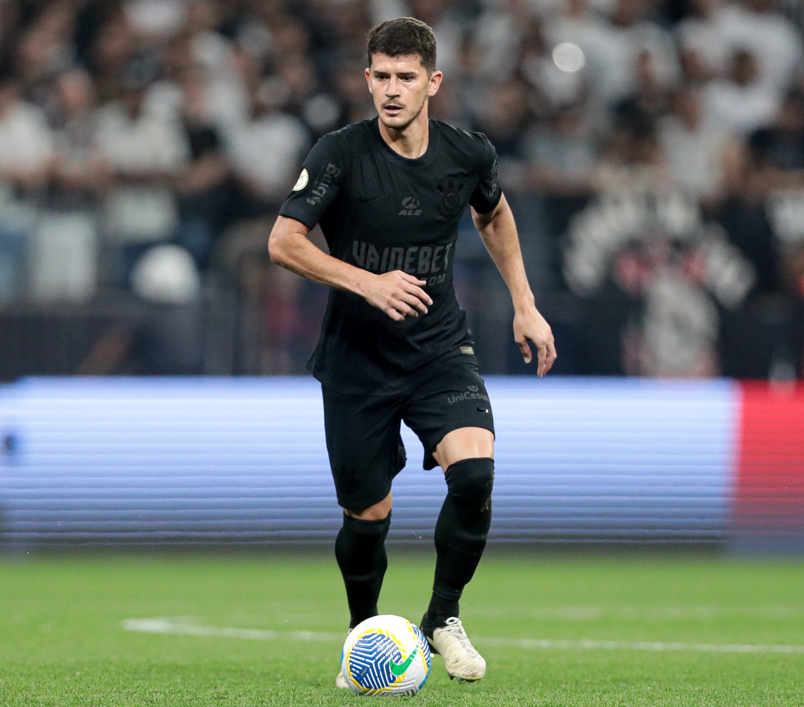 Hugo mantém fisioterapia nas férias e deve iniciar transição na intertemporada do Corinthians