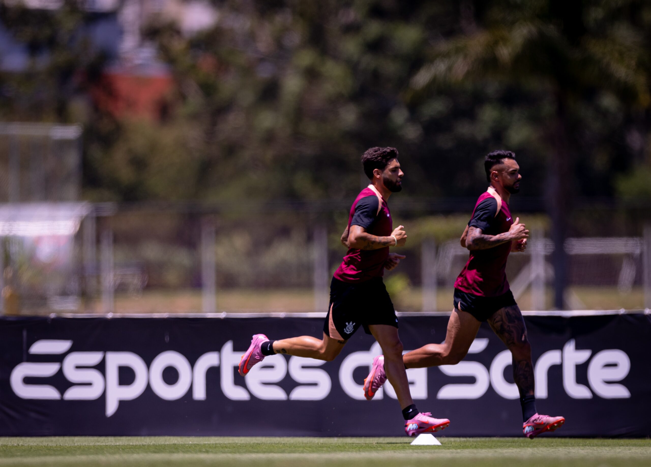 Fim das férias: elenco do Corinthians se reapresenta no CT sem Memphis e Carrillo