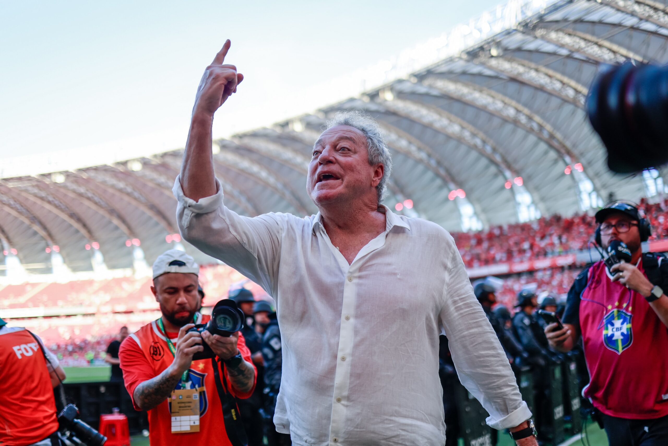 Estátua de Abel Braga será inaugurada pelo Inter em agosto; saiba detalhes do projeto