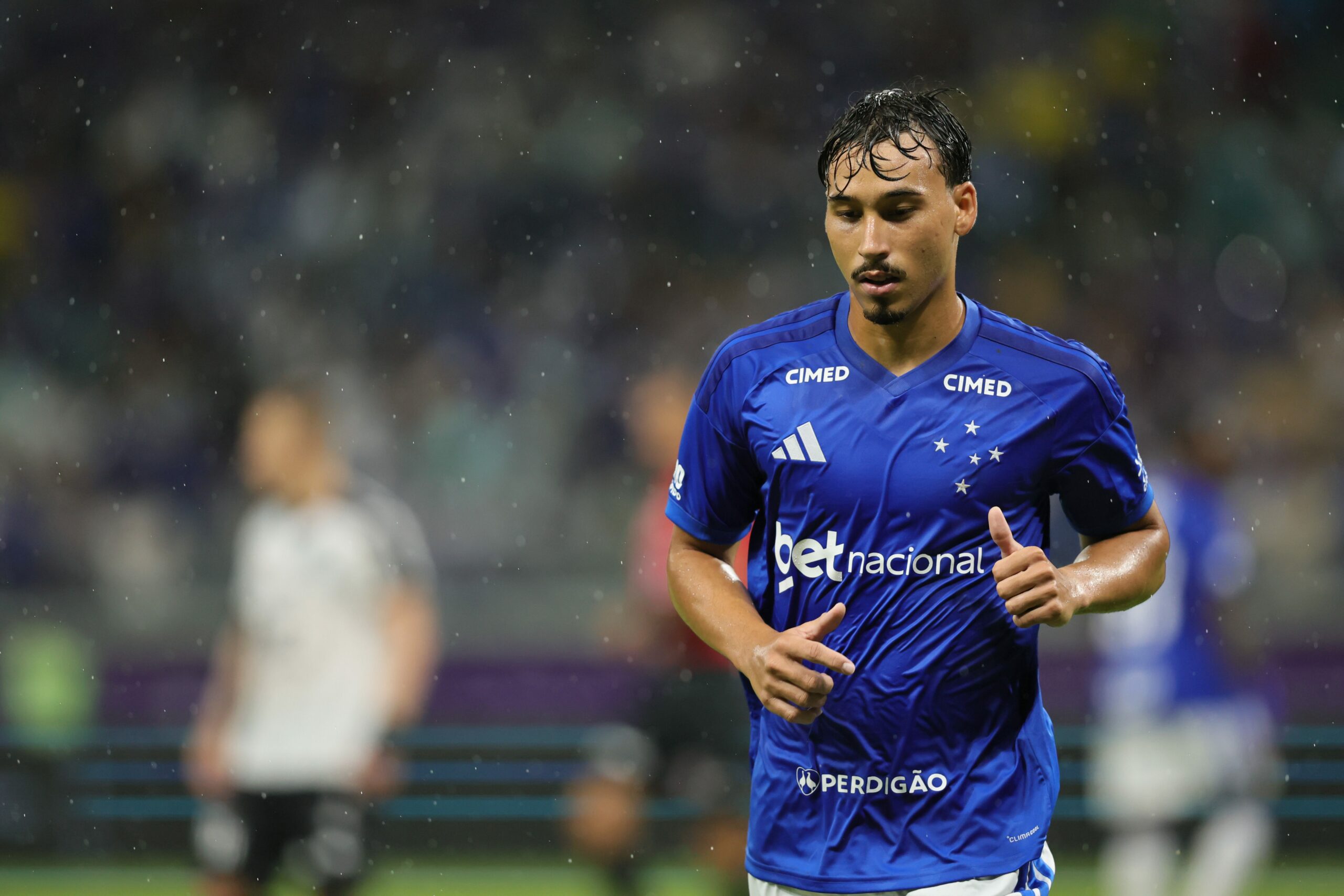 Cruzeiro volta aos treinos com reforço, saídas e indefinições no elenco
