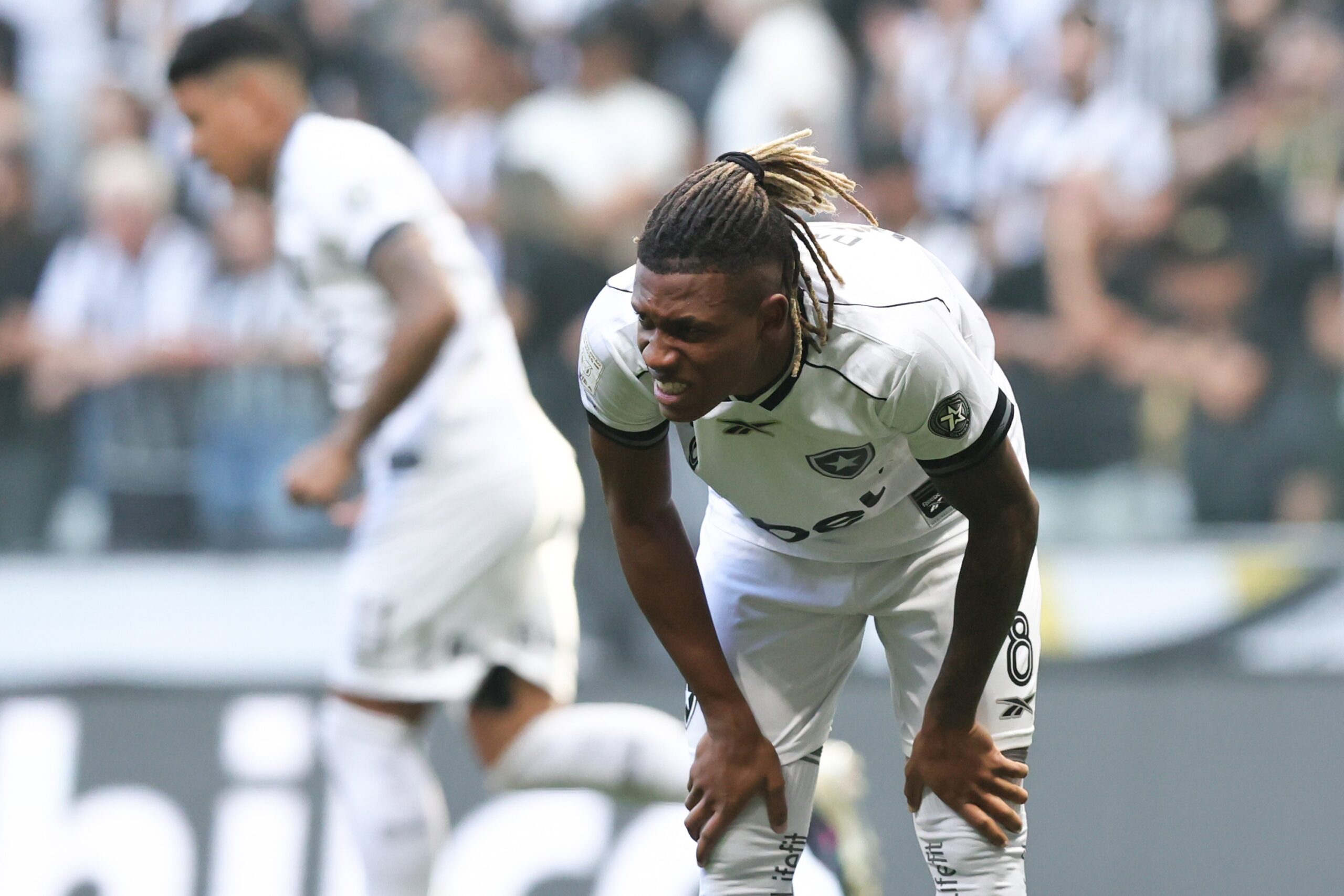 Textor explica negociação com Forest e detona postura de Danilo no Botafogo: “Não pode forçar a saída”