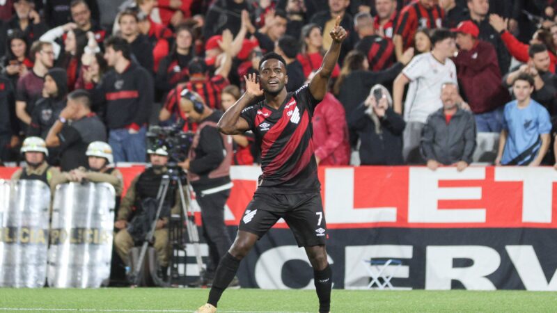 Em alta no Athletico, Mendoza busca igualar melhor temporada no Brasileirão após pausa; compare