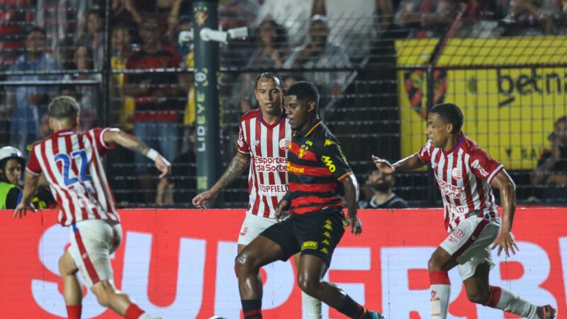 Fábio Matheus volta a atuar pelo Sport, e técnico elogia: “Mais um jogador que ganho”