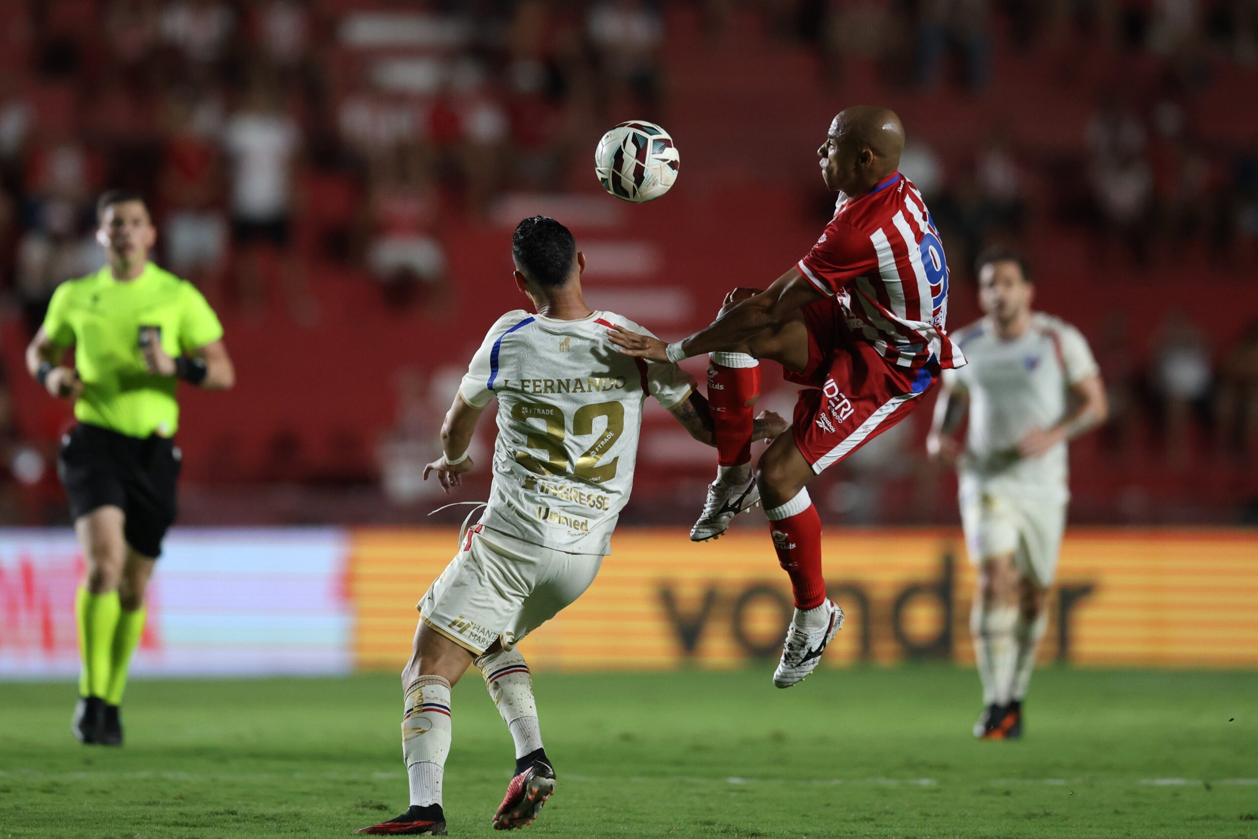 Lateral, sobre derrota do Náutico com 29 chutes: “Faltou um pouco de sorte e efetividade”