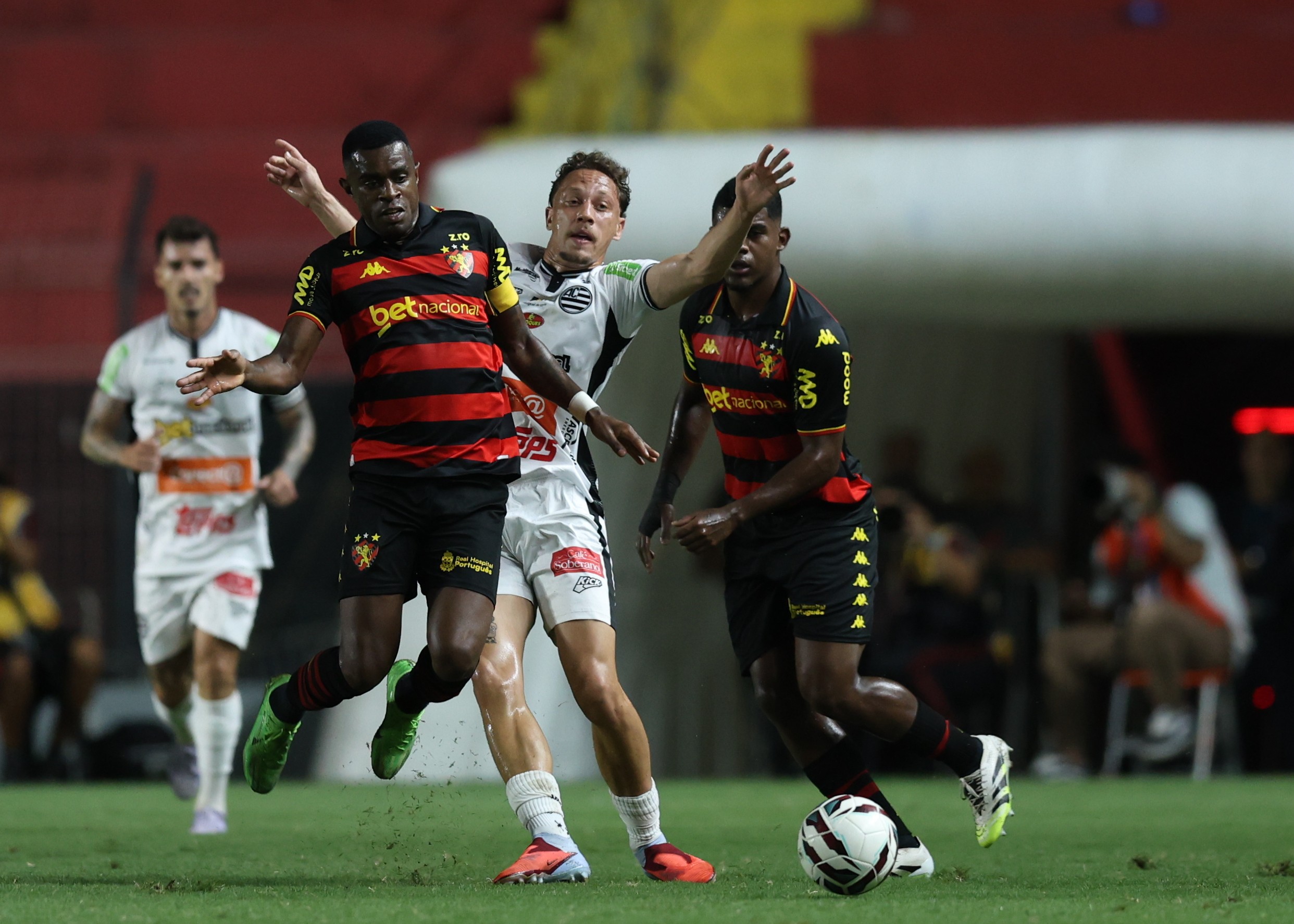 Alex comemora sucesso na estratégia e valoriza ponto do Athletic contra Sport