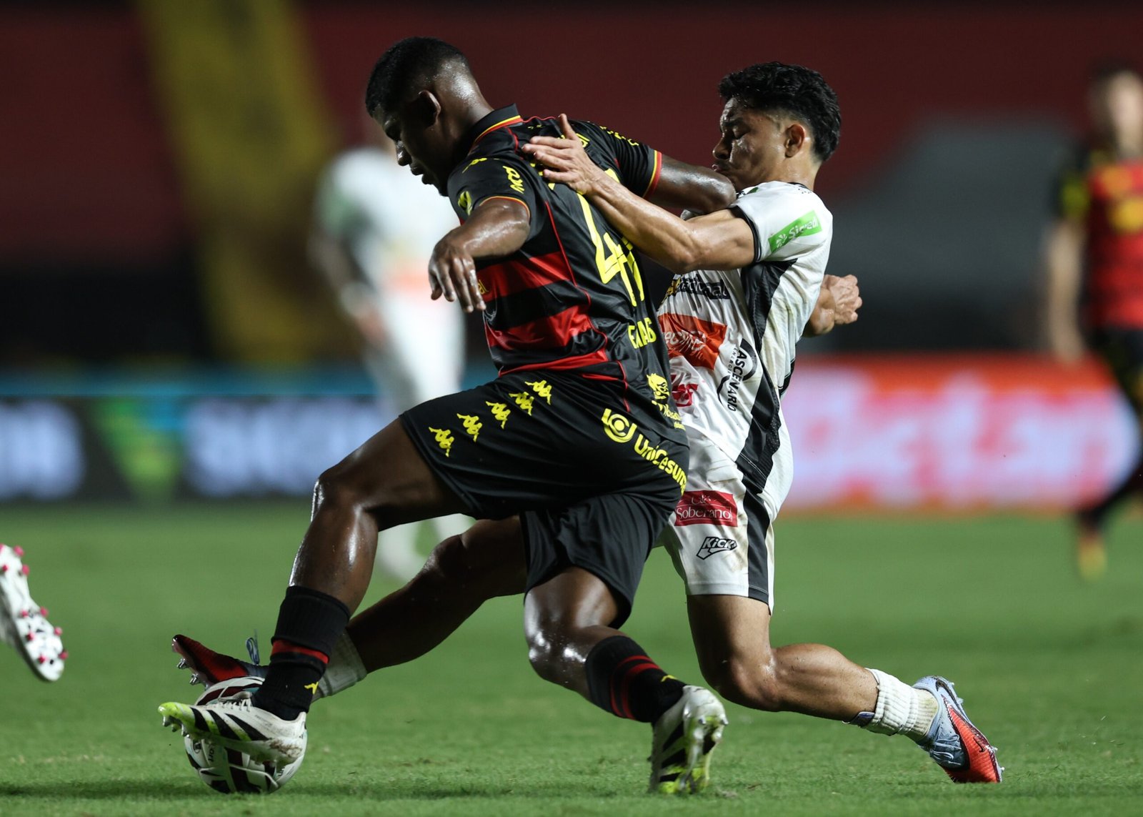 Atuações: Fábio Matheus abraça titularidade e se destaca em empate do Sport; dê notas