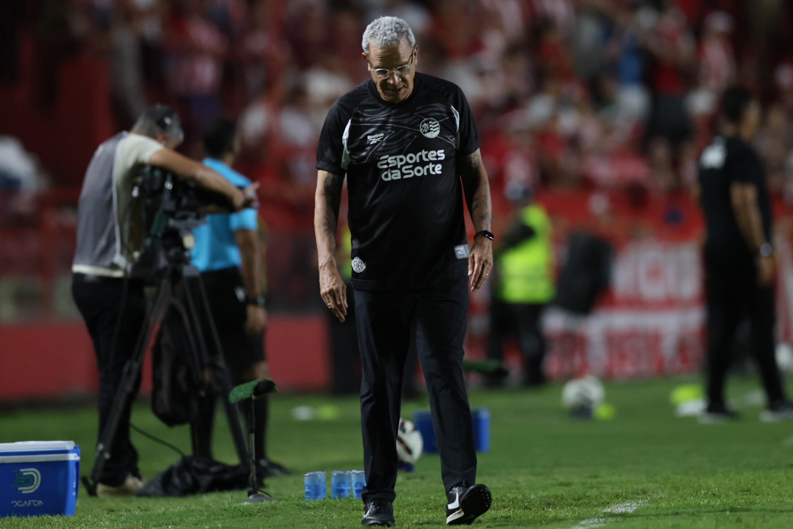 Atuações: Hélio dos Anjos simboliza o fraco desempenho do Náutico na derrota para o Goiás; dê suas notas