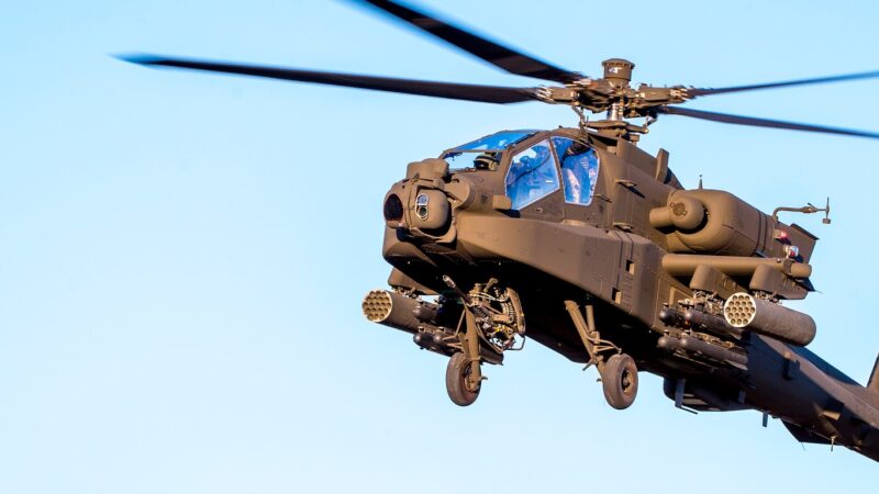 Sobrevivência de pilotos de helicóptero dos EUA que caiu em Ormuz foi um milagre, diz Trump