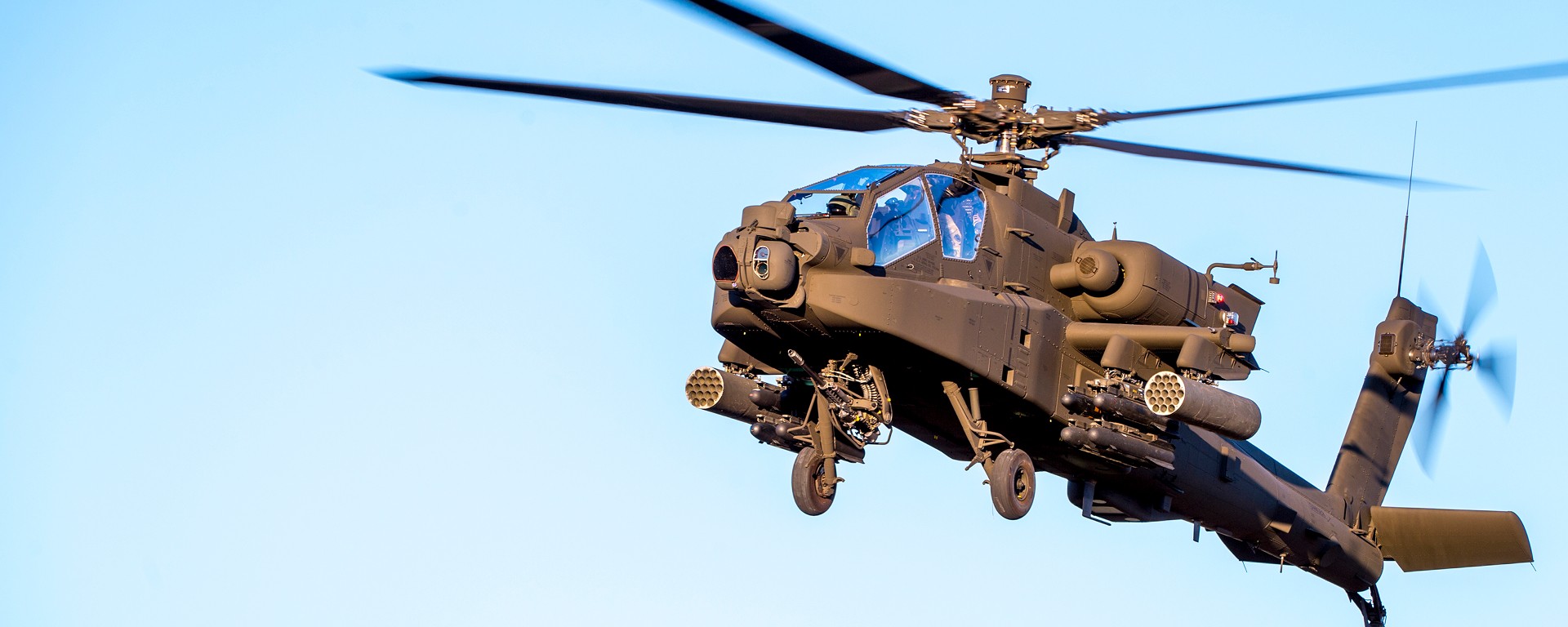 EUA lançam bombardeio contra o Irã em retaliação à derrubada de helicóptero em Ormuz