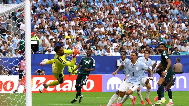 Chamado de “Muralha Saudita”, goleiro volta a brilhar em estreia de Copa contra um sul-americano