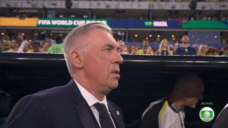 Ancelotti canta o hino do Brasil antes de jogo da Seleção contra o Haiti