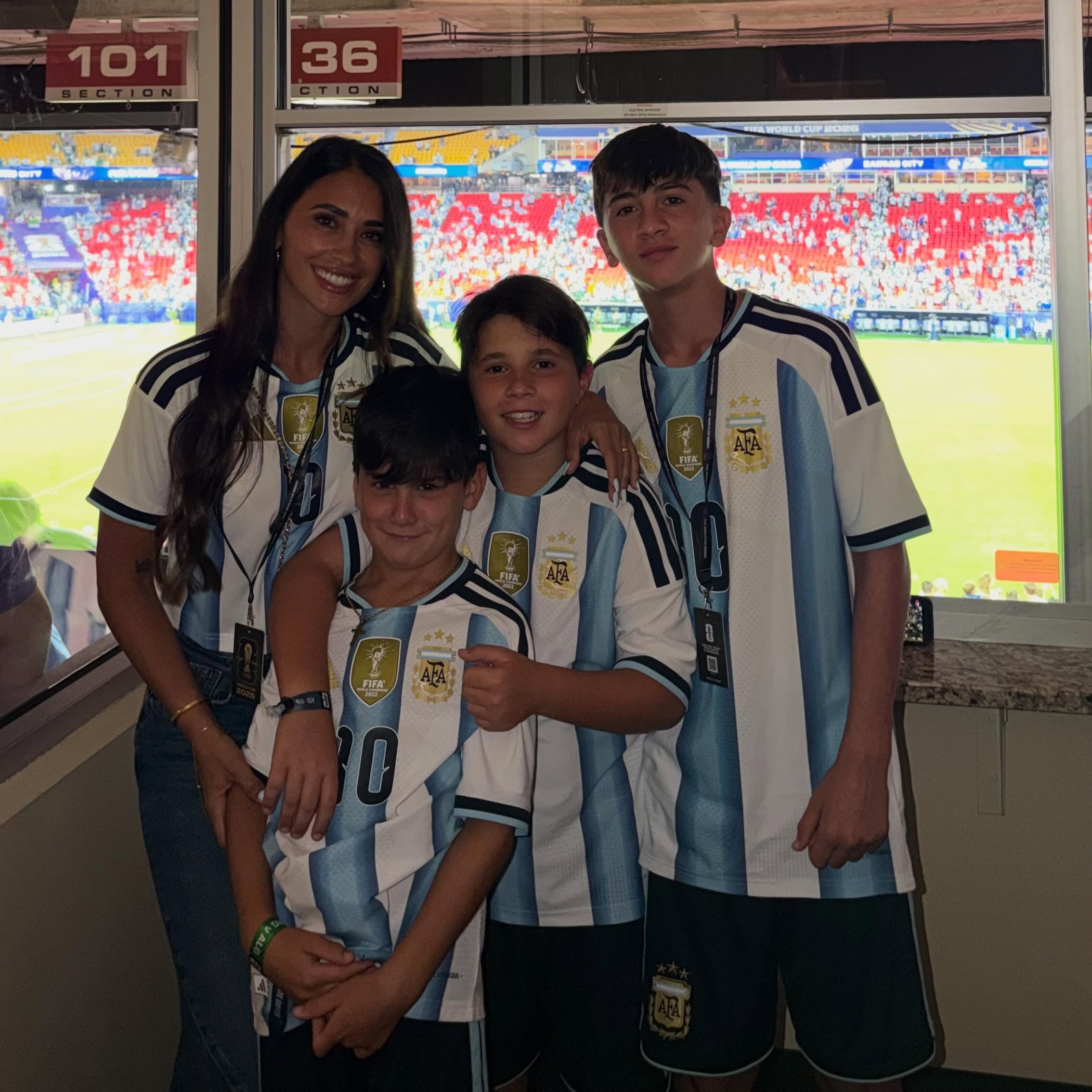 Mulher de Messi posa com os filhos e se rende ao craque após noite histórica na Copa: “Você é incrível”