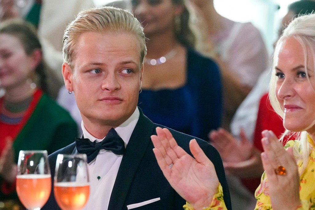 Justiça mantém filho da princesa herdeira da Noruega na prisão