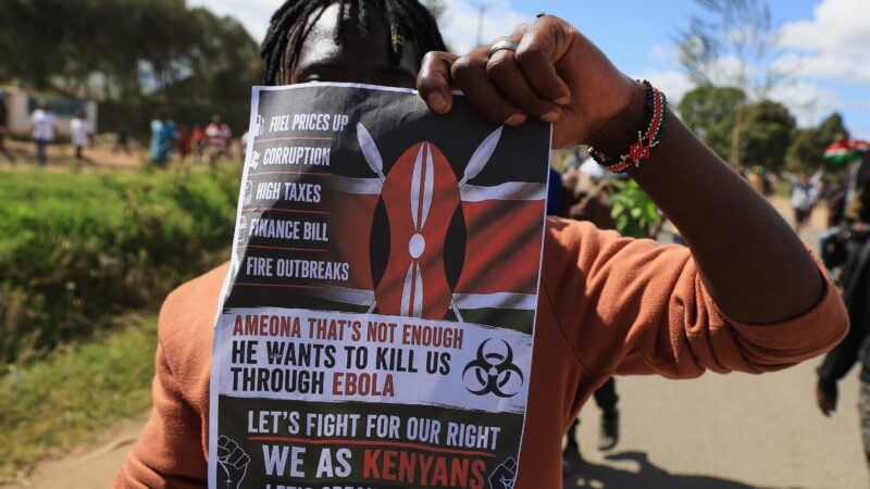 Centenas protestam no Quênia contra instalação de centro de quarentena de Ebola para cidadãos dos EUA
