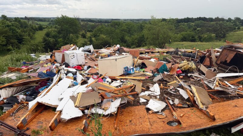Tornado destrói casas e postes no Meio-Oeste e Nordeste dos  EUA