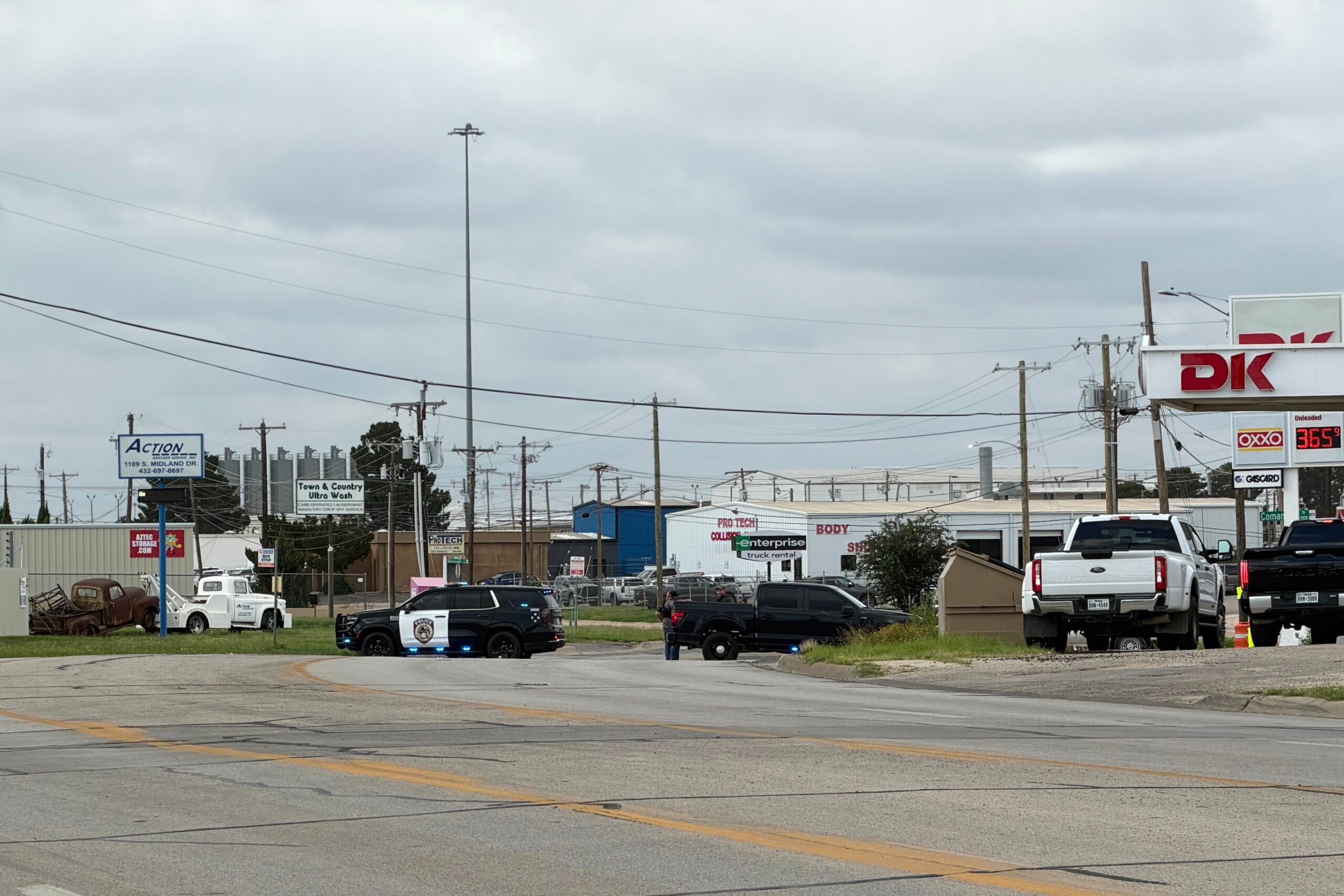 Ataque a tiros no Texas deixa morto e feridos; polícia e atirador entram em confronto
