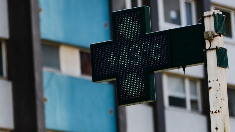 Mais um bebê morre após ser deixado em carro na França; onda de calor já causou mortes de 4 crianças