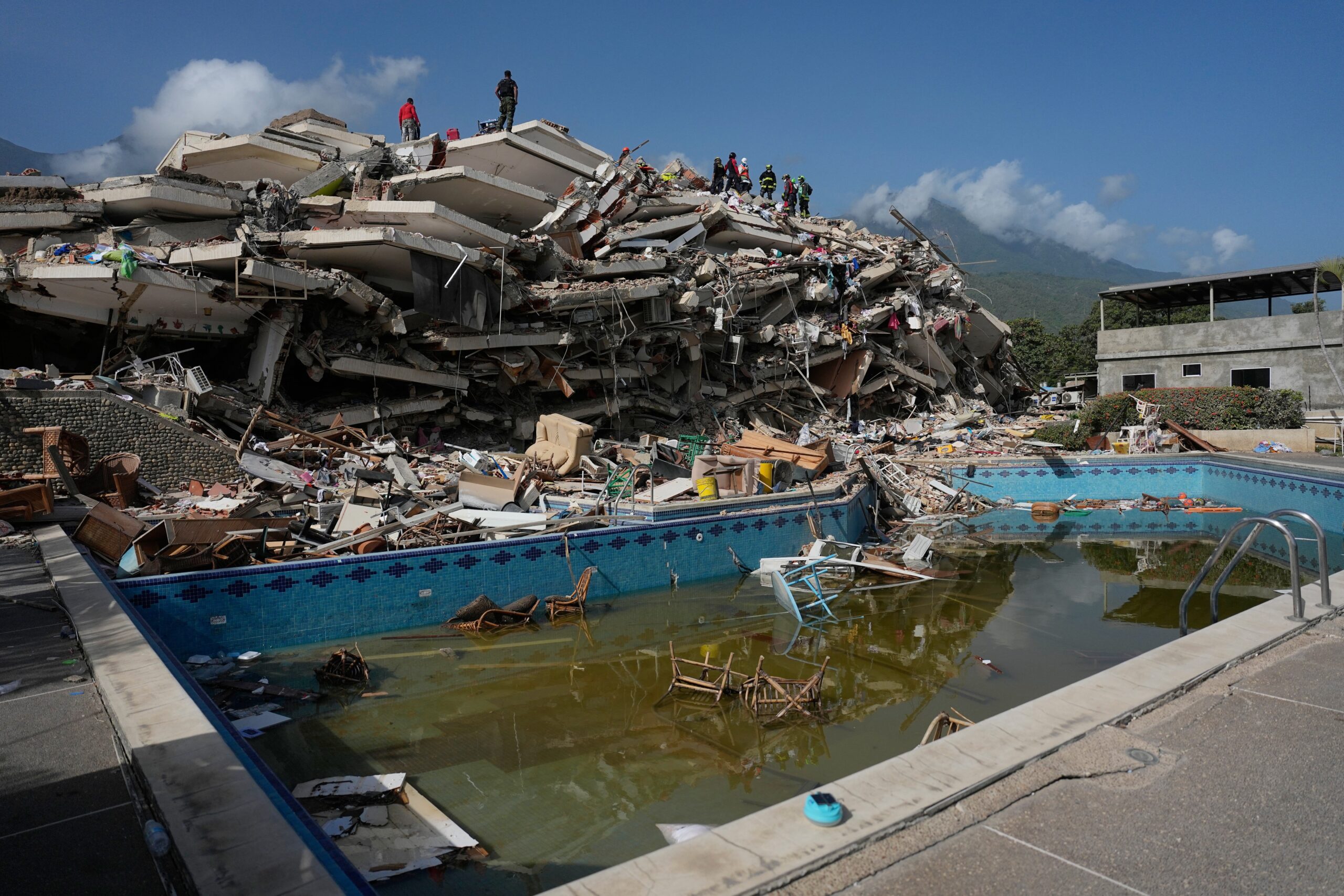 Resgates na Venezuela chegam ao 3º dia após terremotos; veja fotos