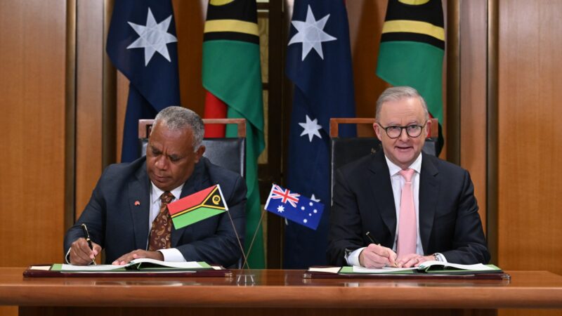 Austrália e Vanuatu assinam acordo que barra base militar da China