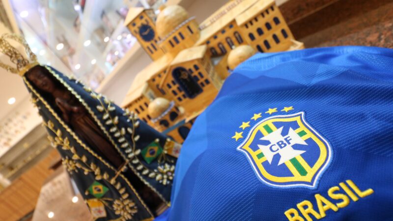O que ajudou a formar a Seleção? JN explora a fé do futebol brasileiro