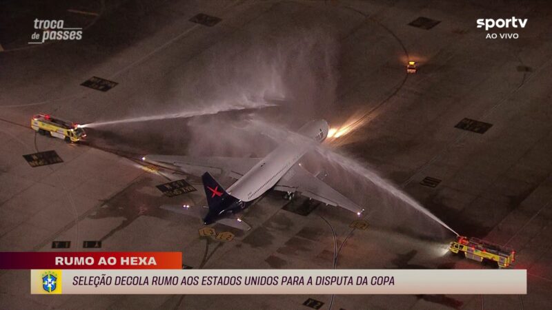 Por que caminhões de bombeiro jogaram água no avião da Seleção? Entenda tradição
