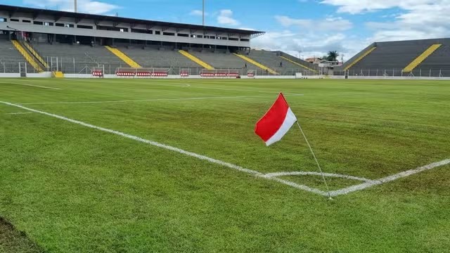 Reforma de gramado na Fonte faz Ferroviária levar jogo contra Barra-SC para Capivari