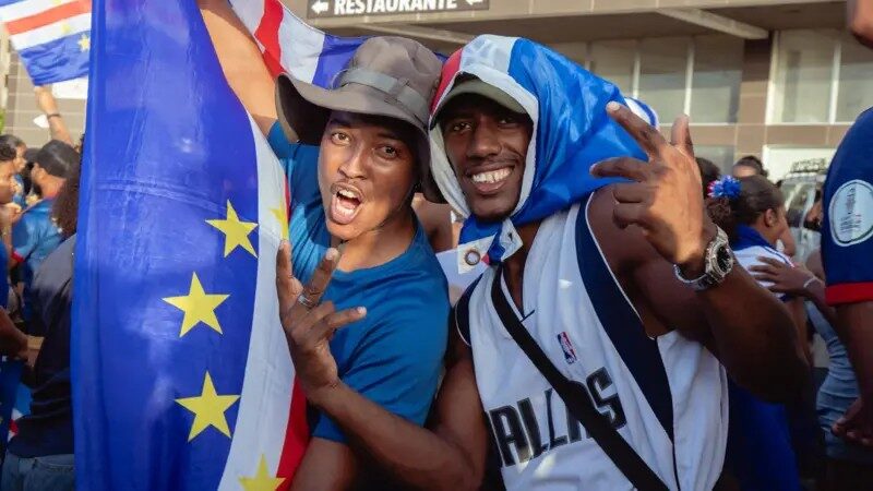 ‘Estamos juntos, Cabo Verde’: o país que nasceu de um vulcão e incendeia a Copa do Mundo