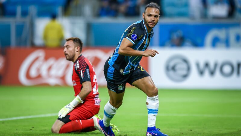 Braithwaite tem dia de comentarista em vitória da França e avalia objetivos do Grêmio